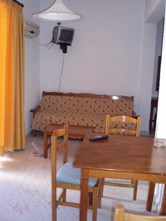 Mertonas Studios Karpathos Rum bild